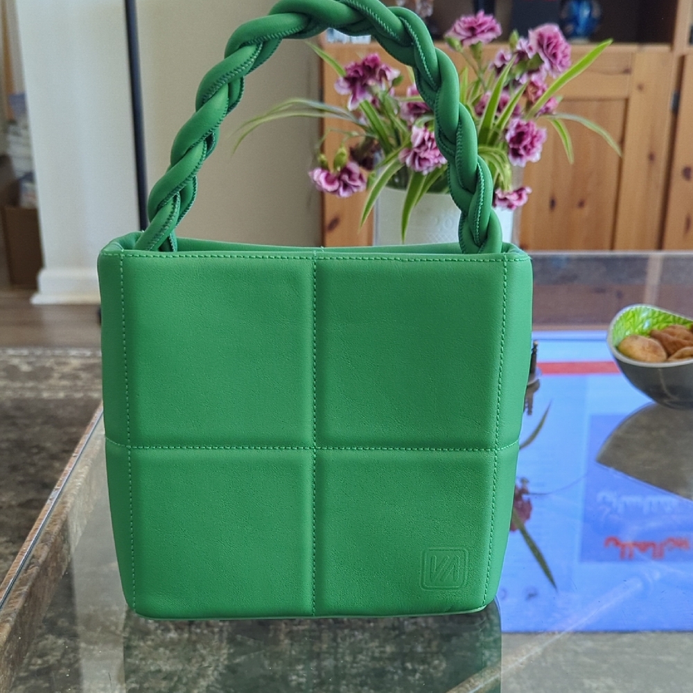 Elegant Green Braided Handle Shoulder Bag
